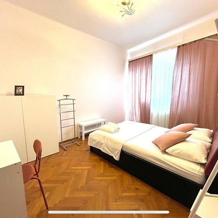 Downtown Unirii Square Private Economy Rooms With Shared Amenities Bucharest Exterior photo