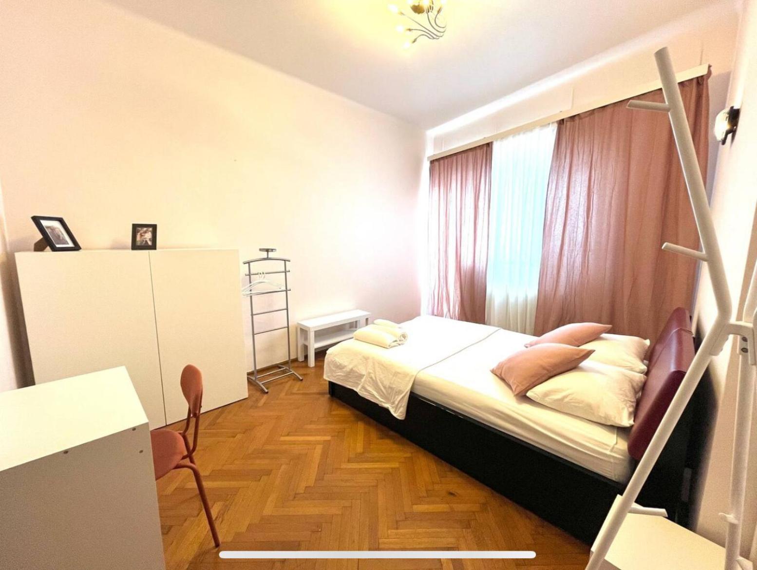 Downtown Unirii Square Private Economy Rooms With Shared Amenities Bucharest Exterior photo