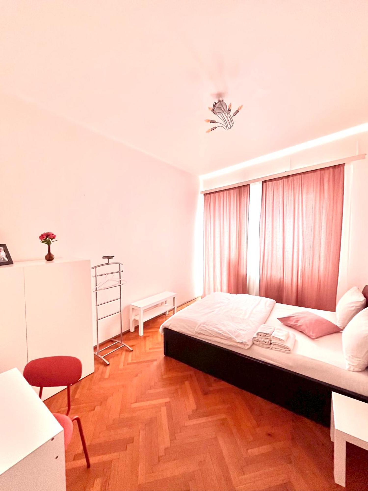 Downtown Unirii Square Private Economy Rooms With Shared Amenities Bucharest Exterior photo